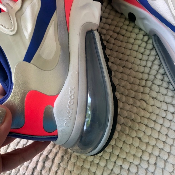 Like New Nike Women’s Air Max 270 - Picture 4 of 8